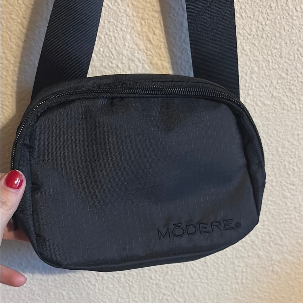 MODERE Black Crossbody Bag